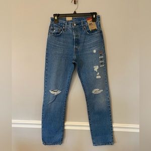 NWT Levi’s 501 HIGH RISE FITTED THROUGH THE HIP AND THIGH Straight denim jeans.